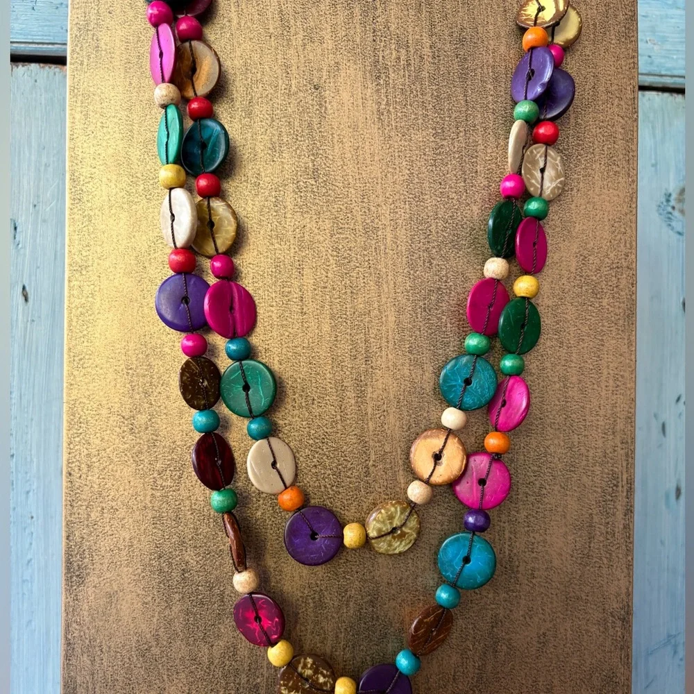 From Cape Town, South Africa a Very Colorful Beaded Necklace - Picture 10 of 10